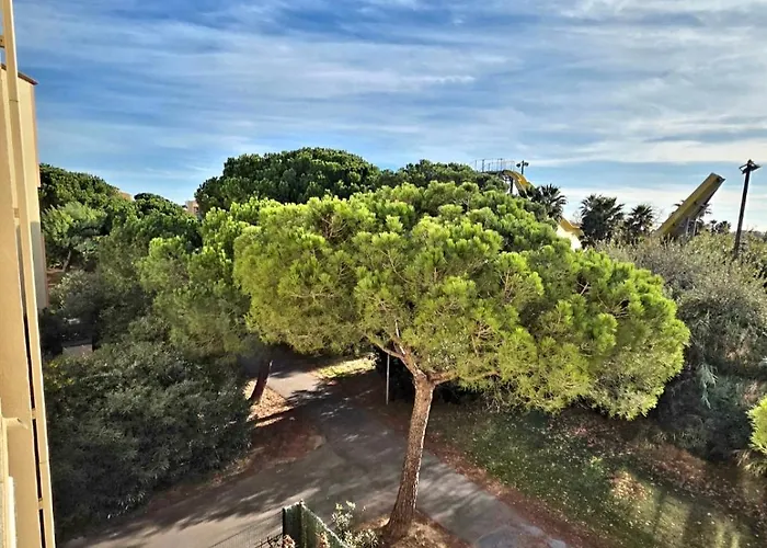 Joli T2 A Deux Pas De L'ile Des Loisirs Et Des Commerces Pour 5 A 6 Personnes