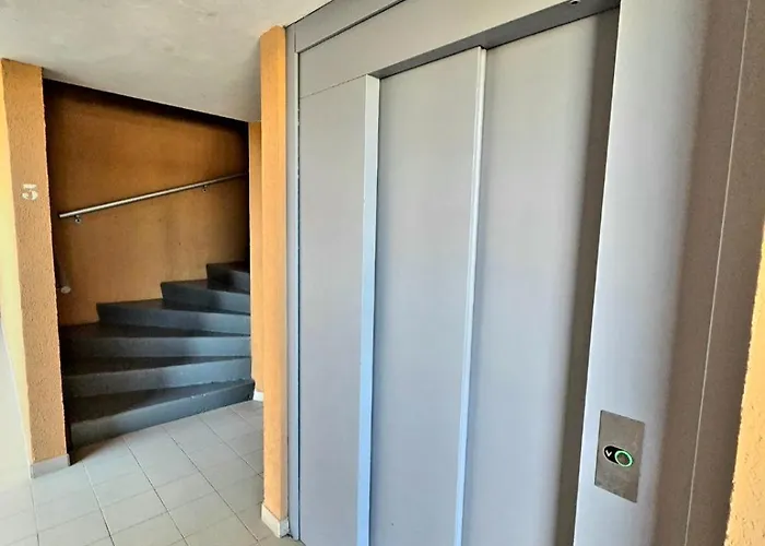 Joli T2 A Deux Pas De L'ile Des Loisirs Et Des Commerces Pour 5 A 6 Personnes *