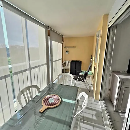 Joli T2 A Deux Pas De L'ile Des Loisirs Et Des Commerces Pour 5 A 6 Personnes