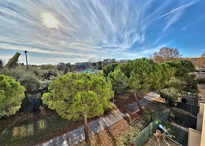 Joli T2 A Deux Pas De L'ile Des Loisirs Et Des Commerces Pour 5 A 6 Personnes